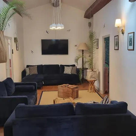Maison *